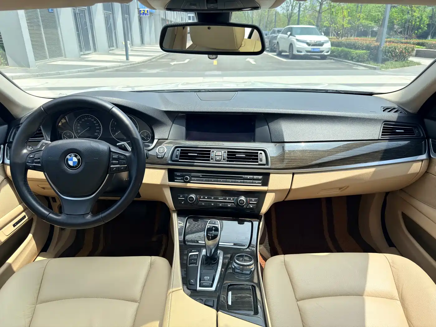 BMW 5 Series 2013 535Li Leadership фото 7
