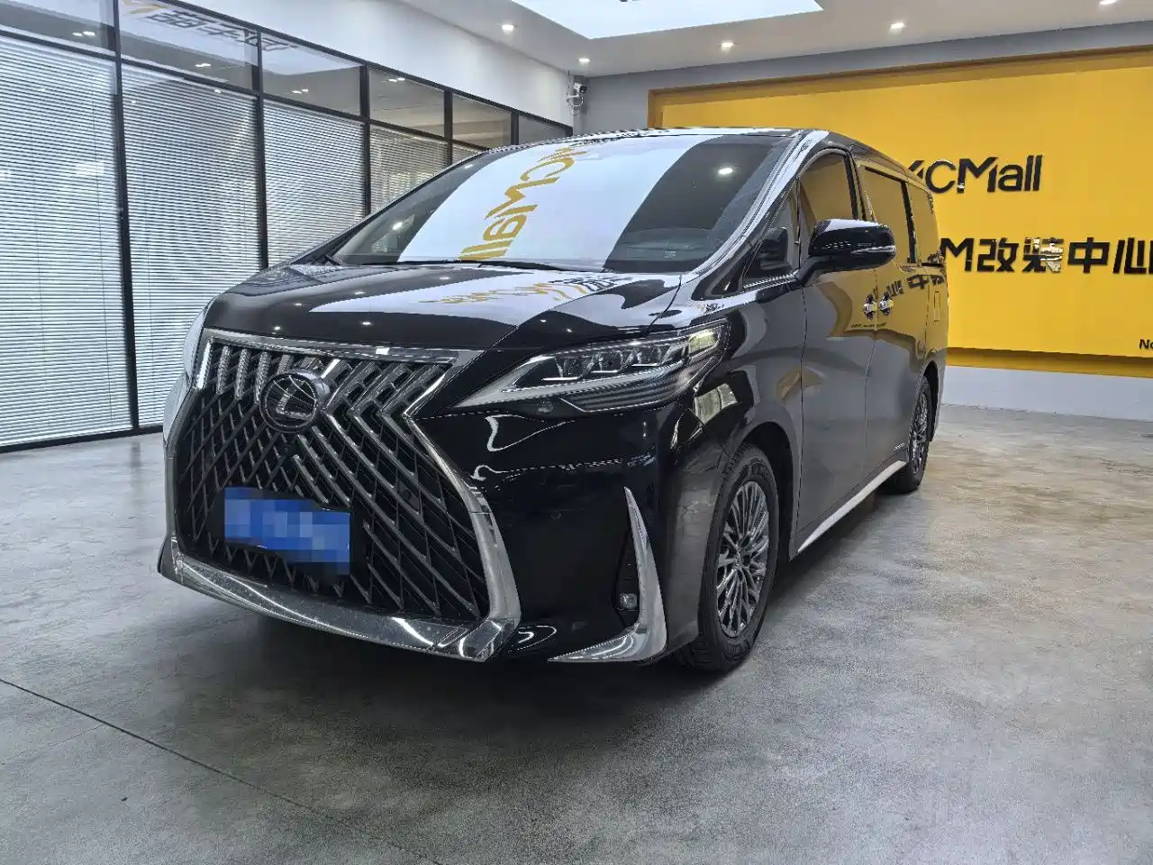 Lexus LM 2020 300h Seven-Seater Elegance Edition фото 17