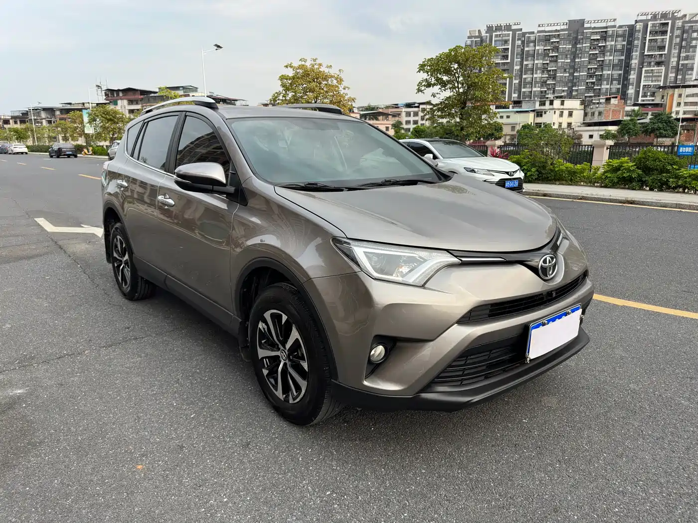Toyota RAV4 Rongfang 2016 2.0L CVT 2WD Trend (China V) фото 3
