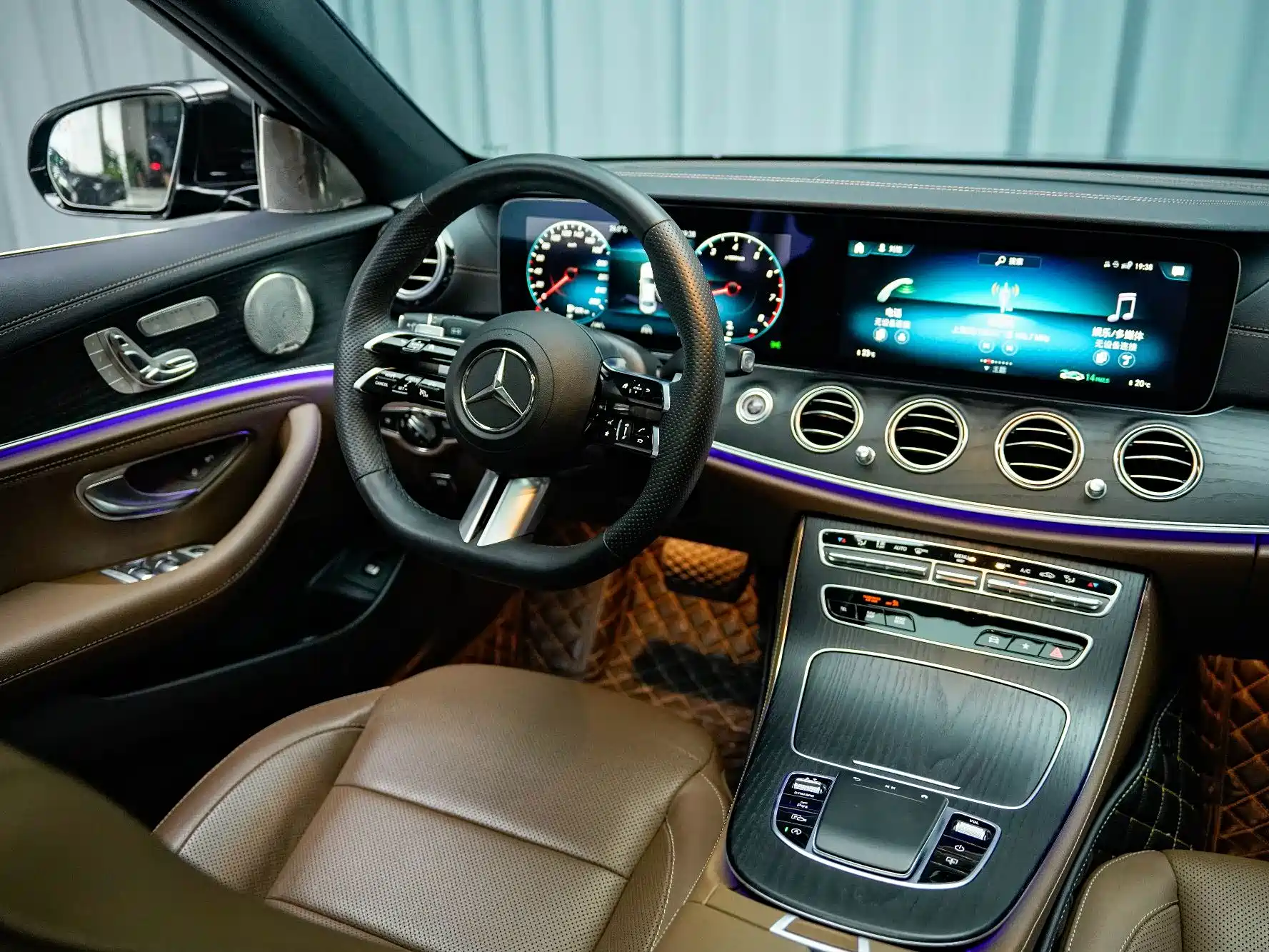 Фото 5 - Mercedes-Benz E-Class