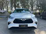 Photo 2 - Toyota Highlander
