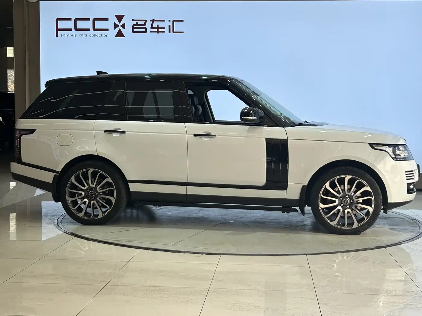 Land Rover Range Rover 2017 3.0 SC V6 Golden Age Edition фото 4