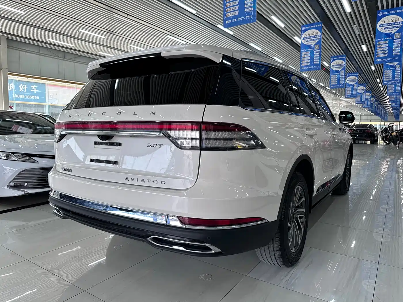Photo 6 - Lincoln Aviator