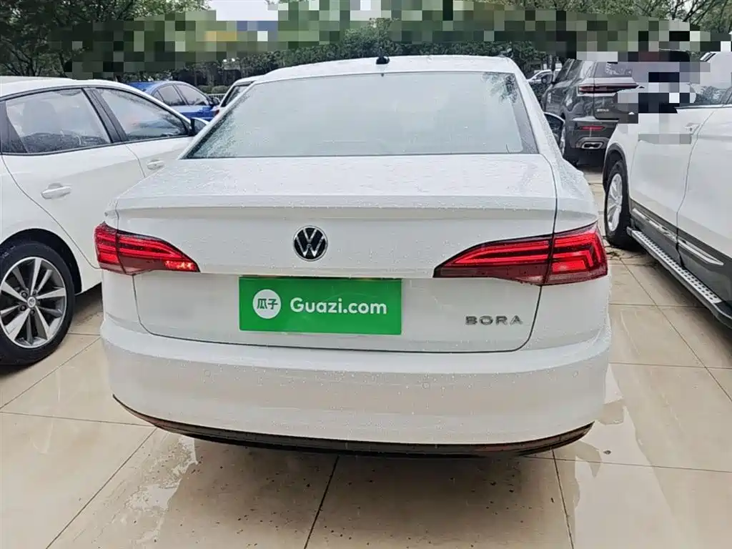 VOLKSWAGEN BORA
