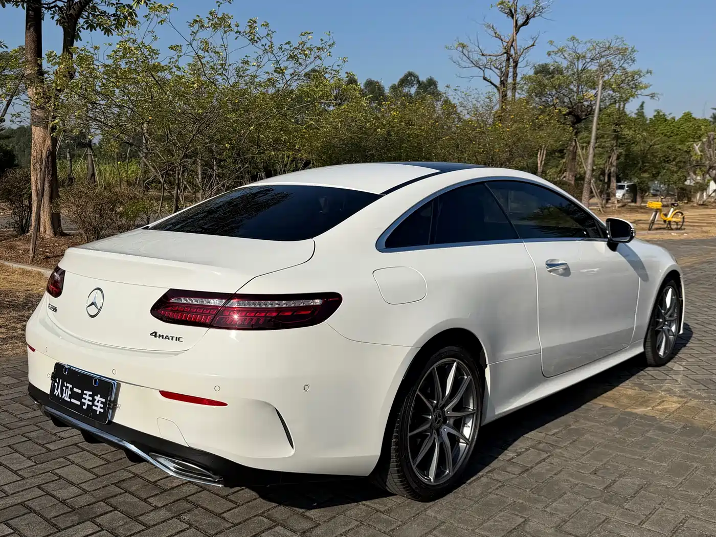 Photo 28 - Mercedes-Benz E-Class (Import)