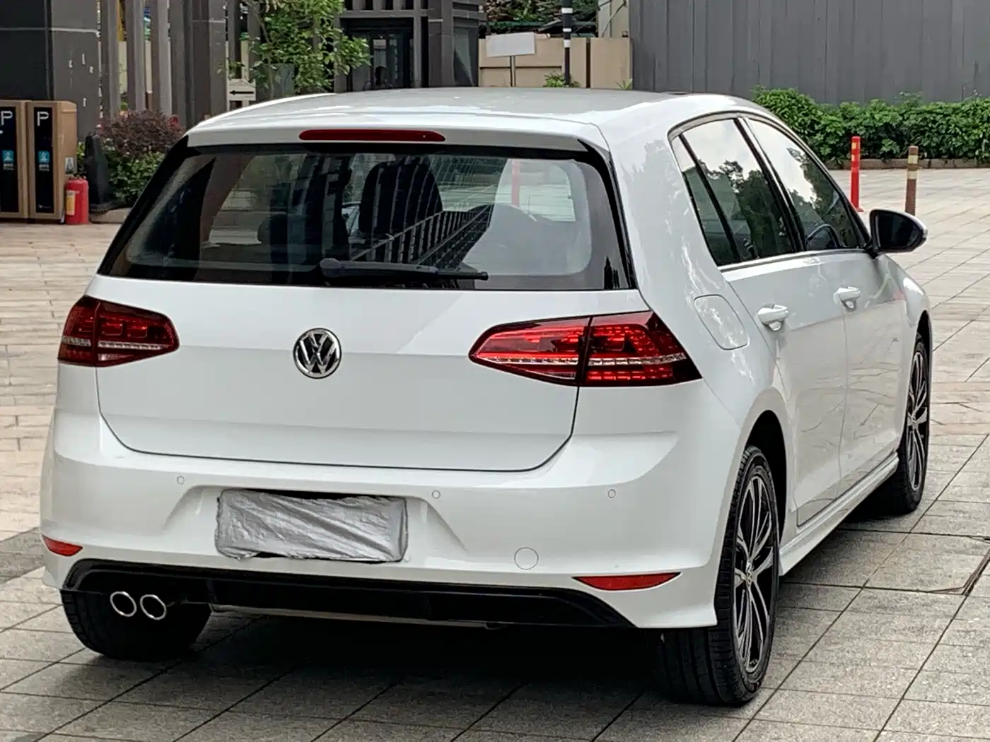 VOLKSWAGEN GOLF