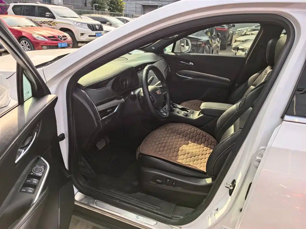 Cadillac XT4 2020 28T FWD Leading Trim фото 10