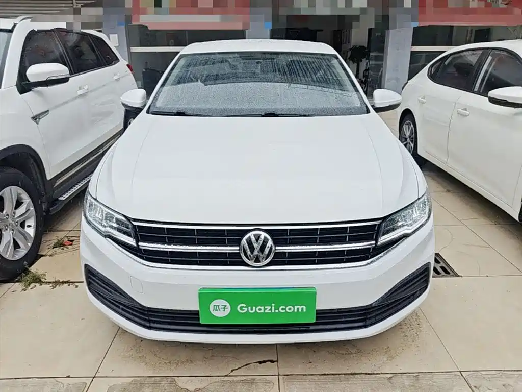 VOLKSWAGEN BORA