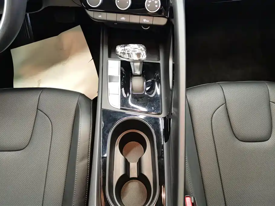 Hyundai Elantra 2023 1.5L CVT GLX Elite Edition фото 16