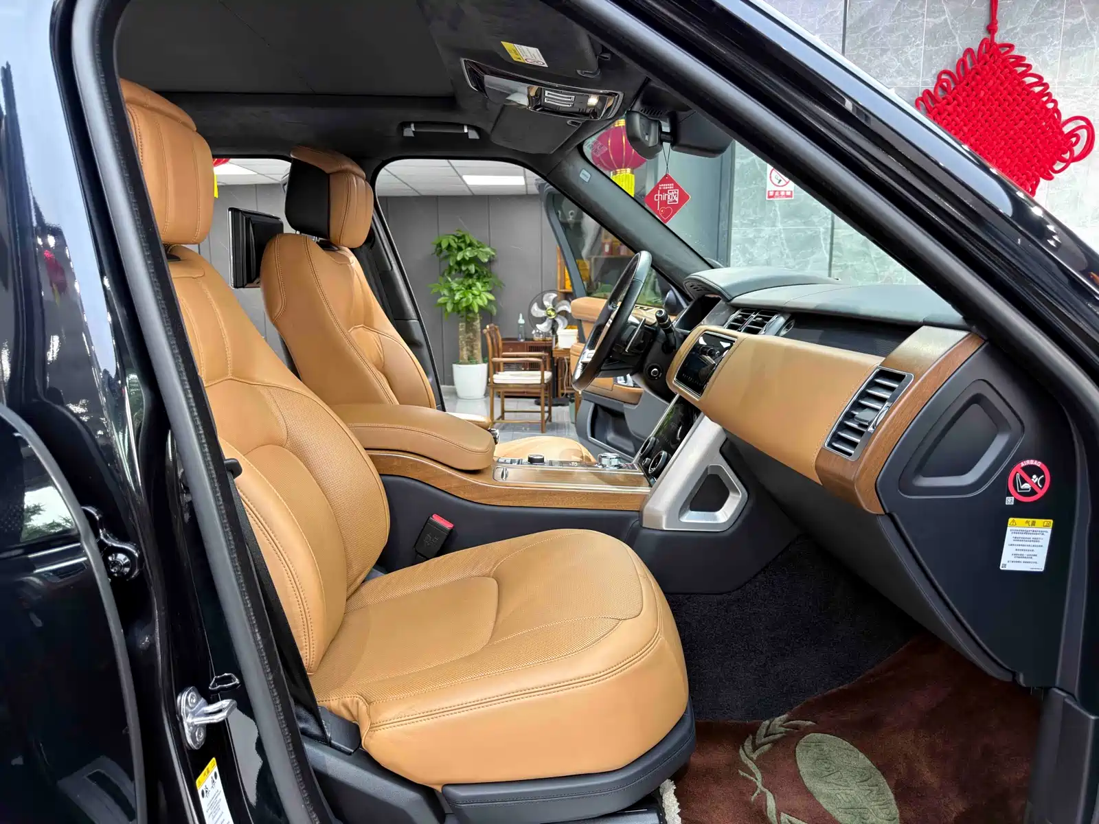 Photo 9 - Land Rover Range Rover