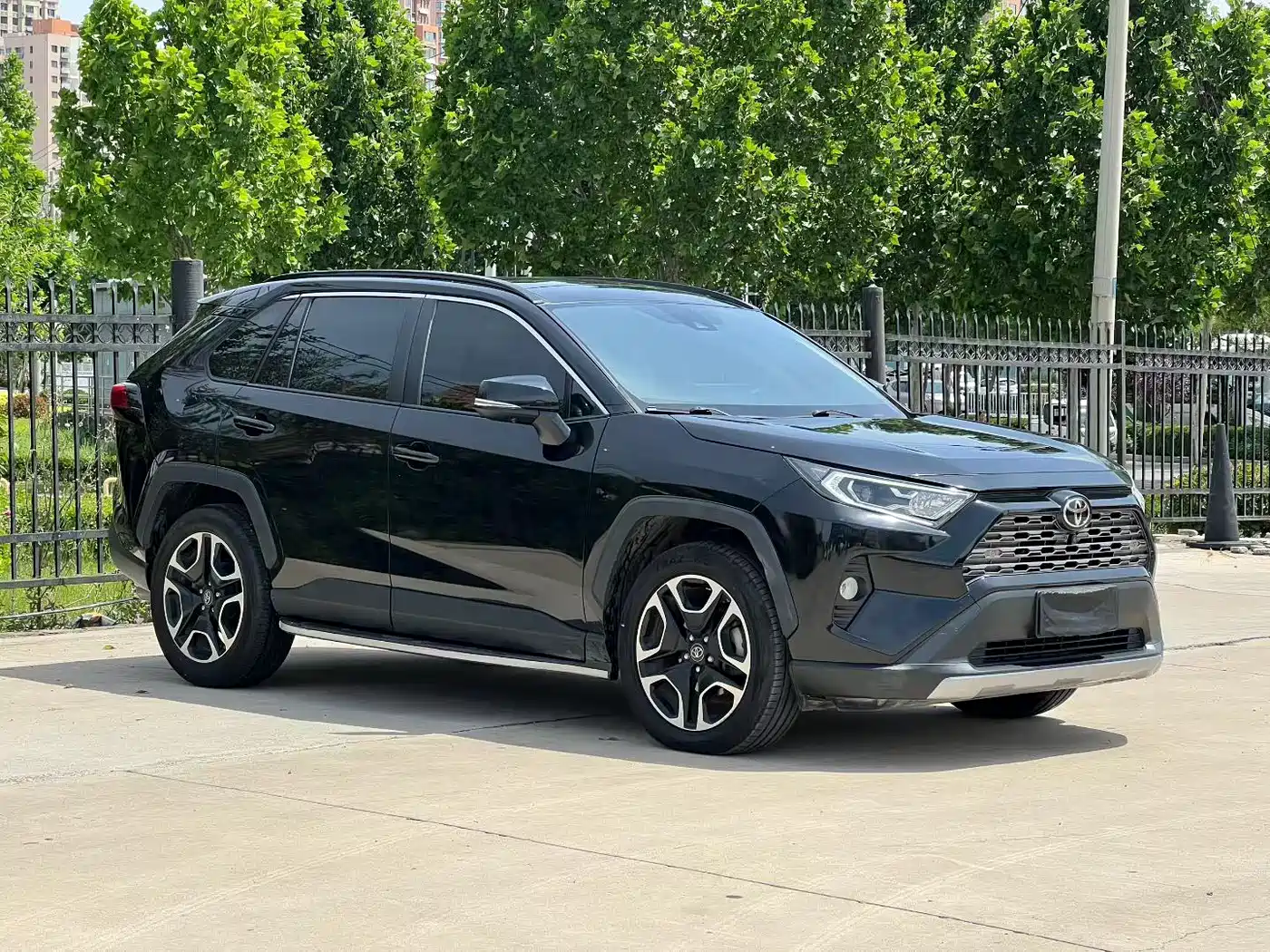 Toyota RAV4 Rongfang 2020 2.0L CVT 2WD Prestige Edition фото 3