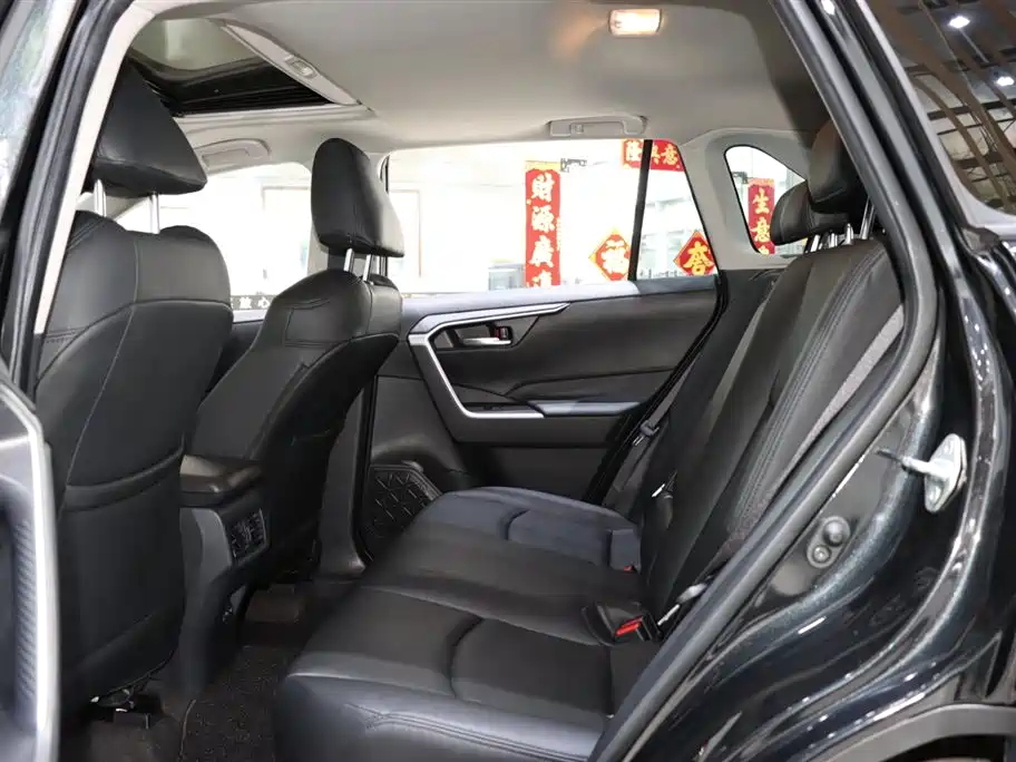 Toyota RAV4, миниатюра 11