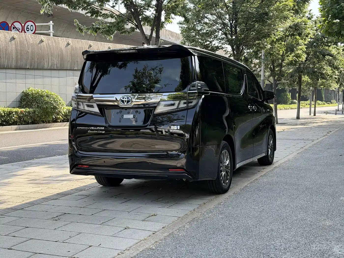 Toyota Vellfire 2021 Crown Hybrid 2.5L HV Premium Edition фото 8