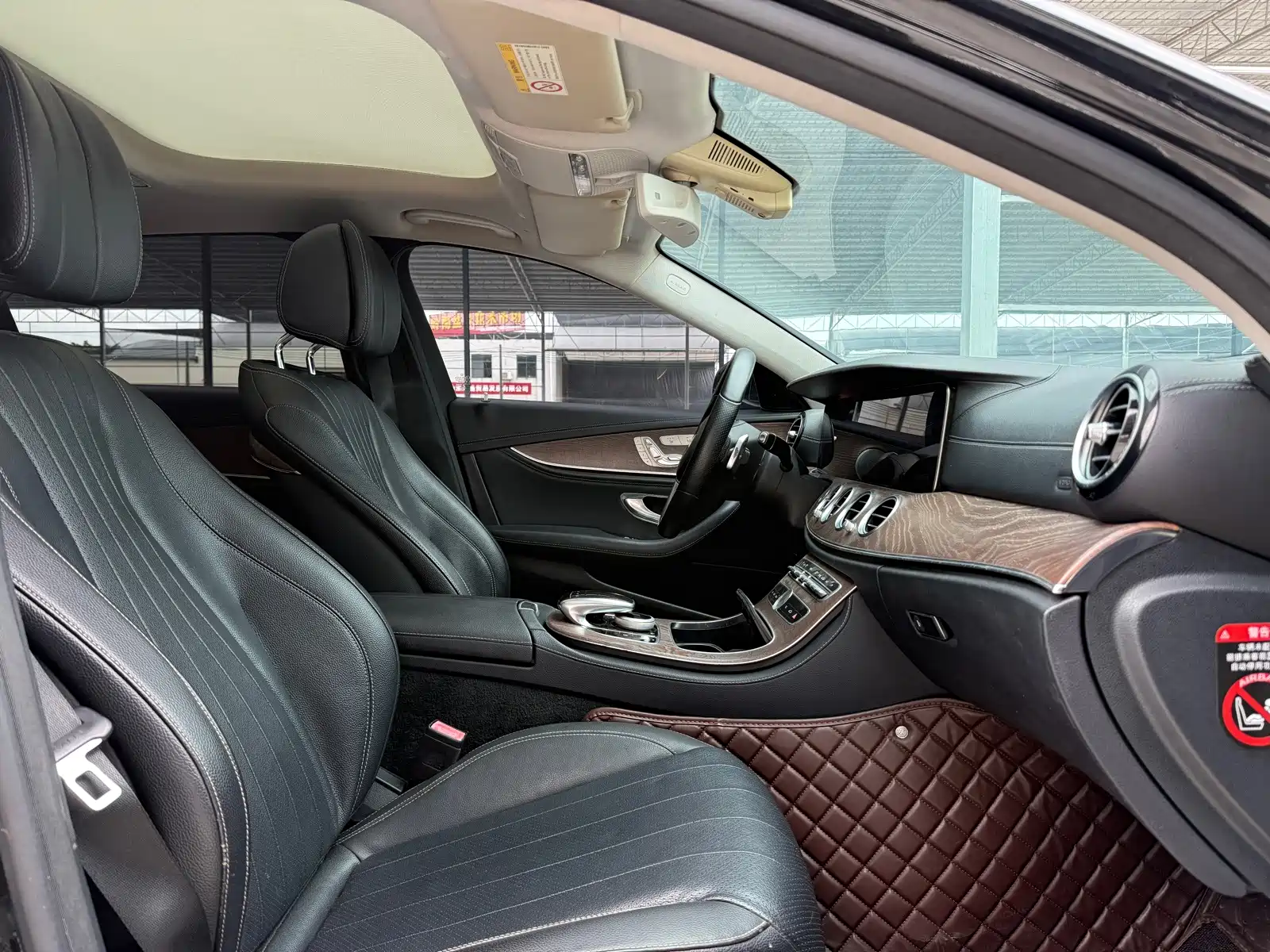 Фото 25 - Mercedes-Benz E-Class