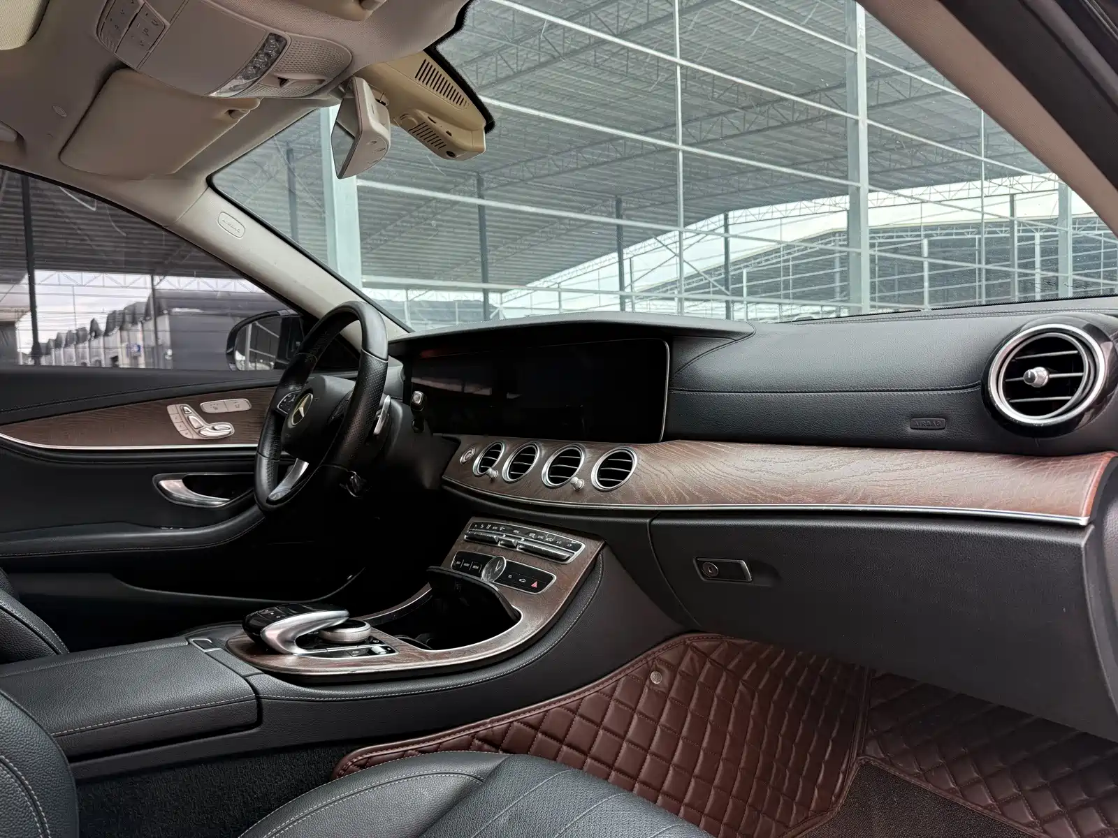 Фото 26 - Mercedes-Benz E-Class