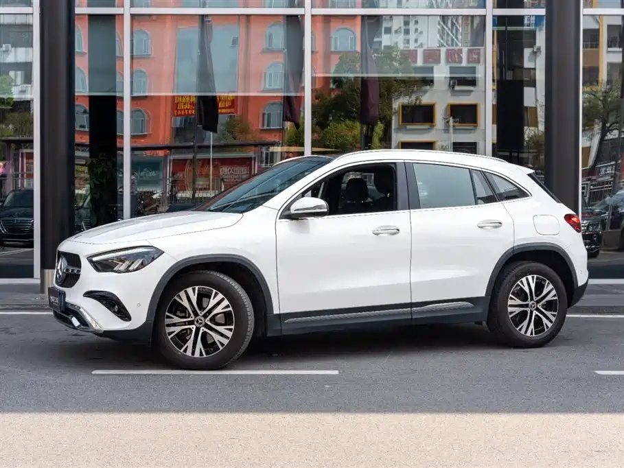 MERCEDES-BENZ GLA
