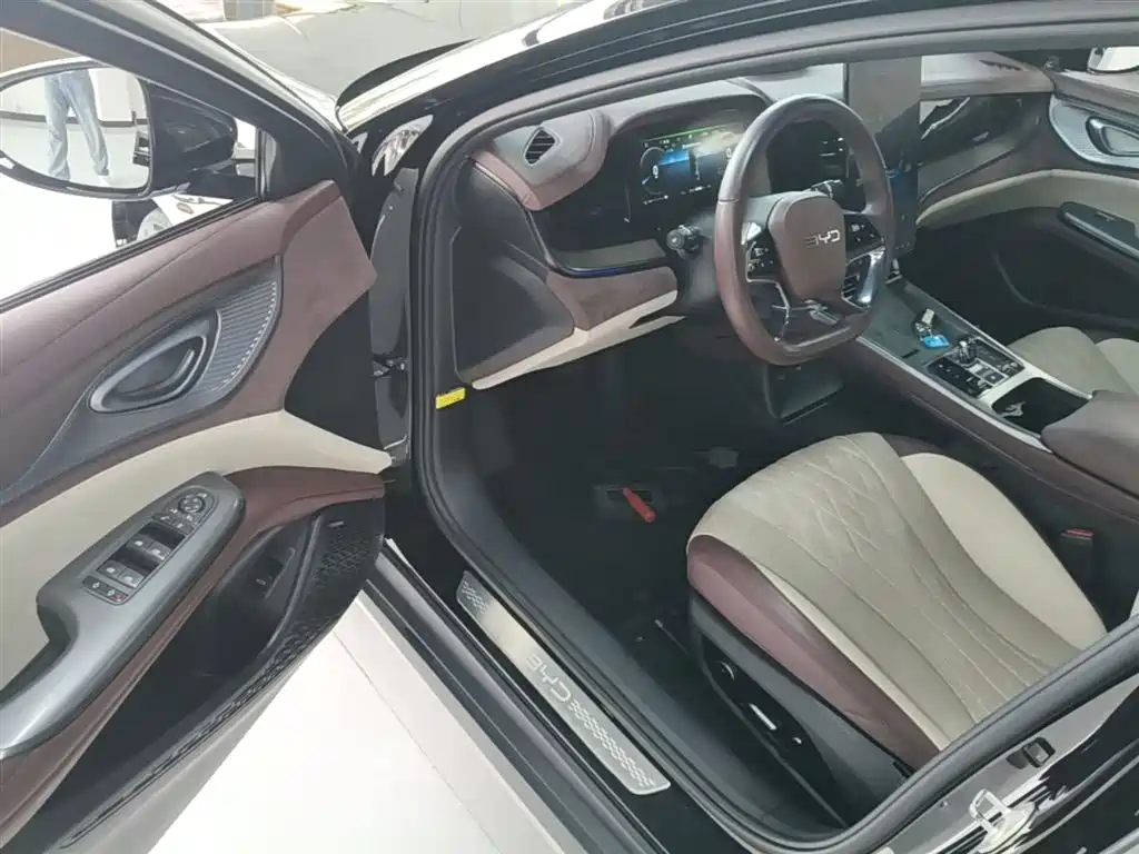 BYD Seal 2023 DM-i 1.5T 121km Flagship фото 16