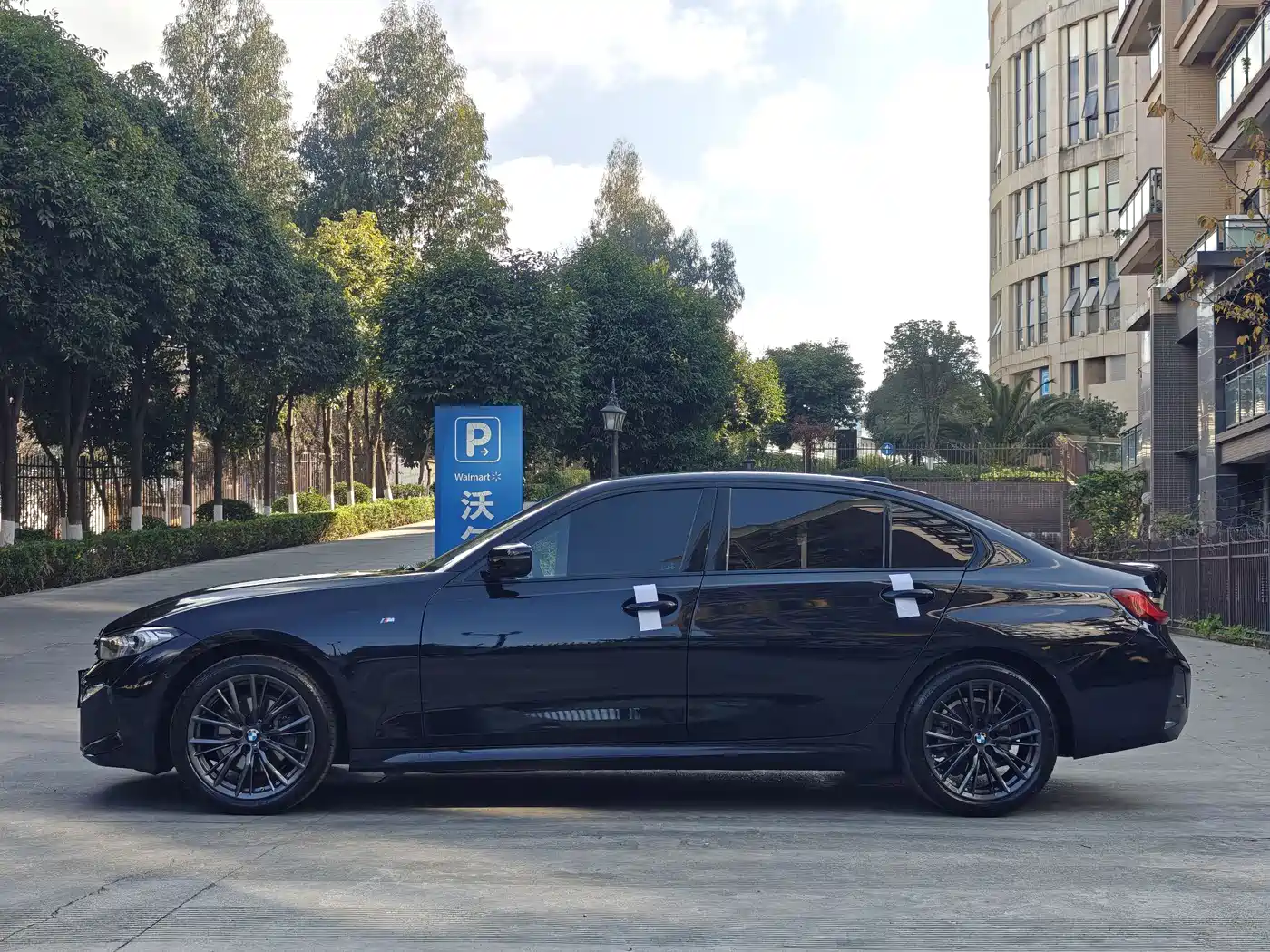 BMW 3 Series 2023 325Li M Sport Black Night Package фото 4