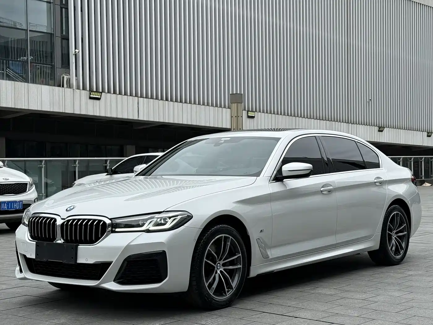 BMW 5 SERIES