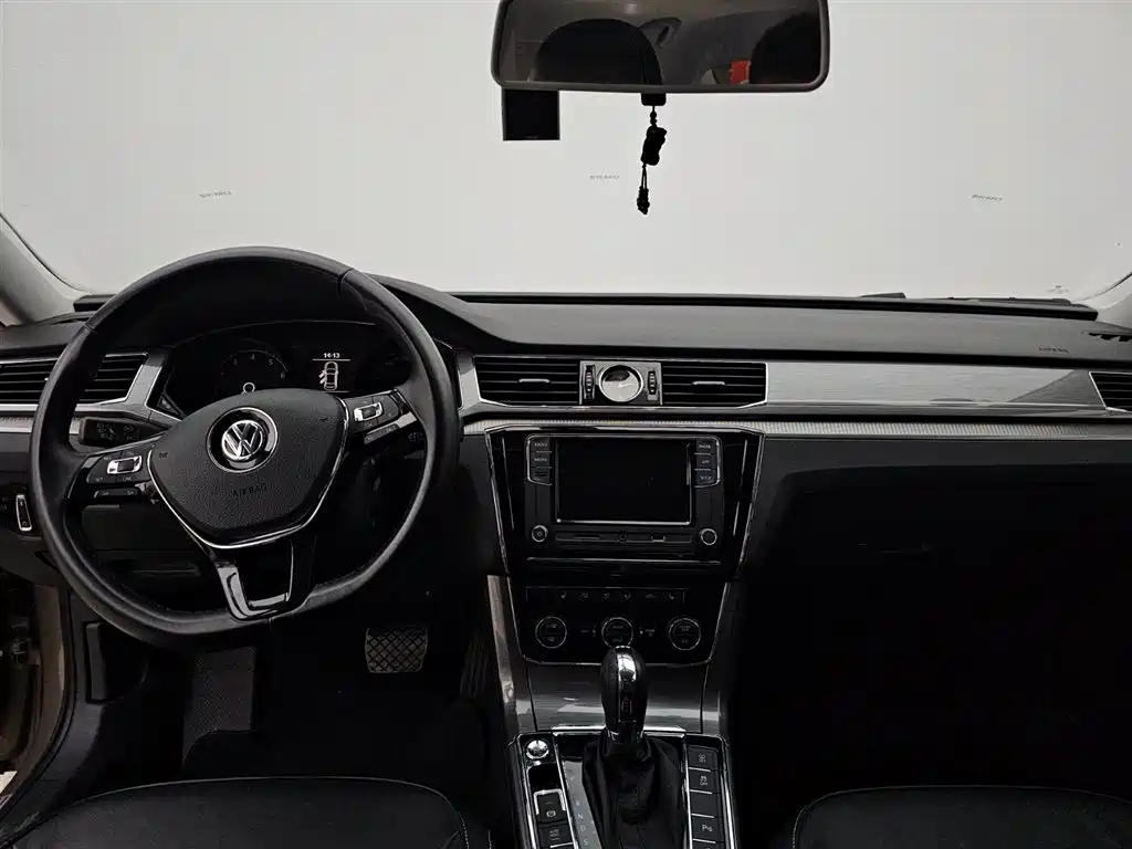 Volkswagen Passat 2017 330TSI DSG Prestige фото 15