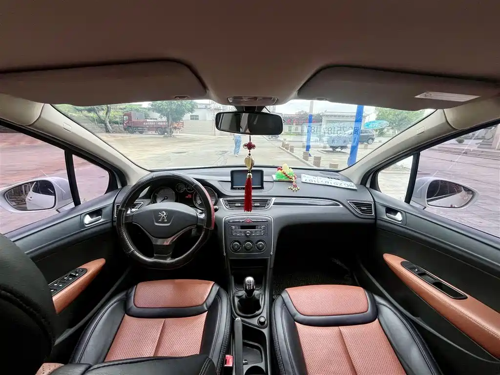 Peugeot 308 2014 Model Joy Edition Classic 1.6L Manual Superior Style фото 10
