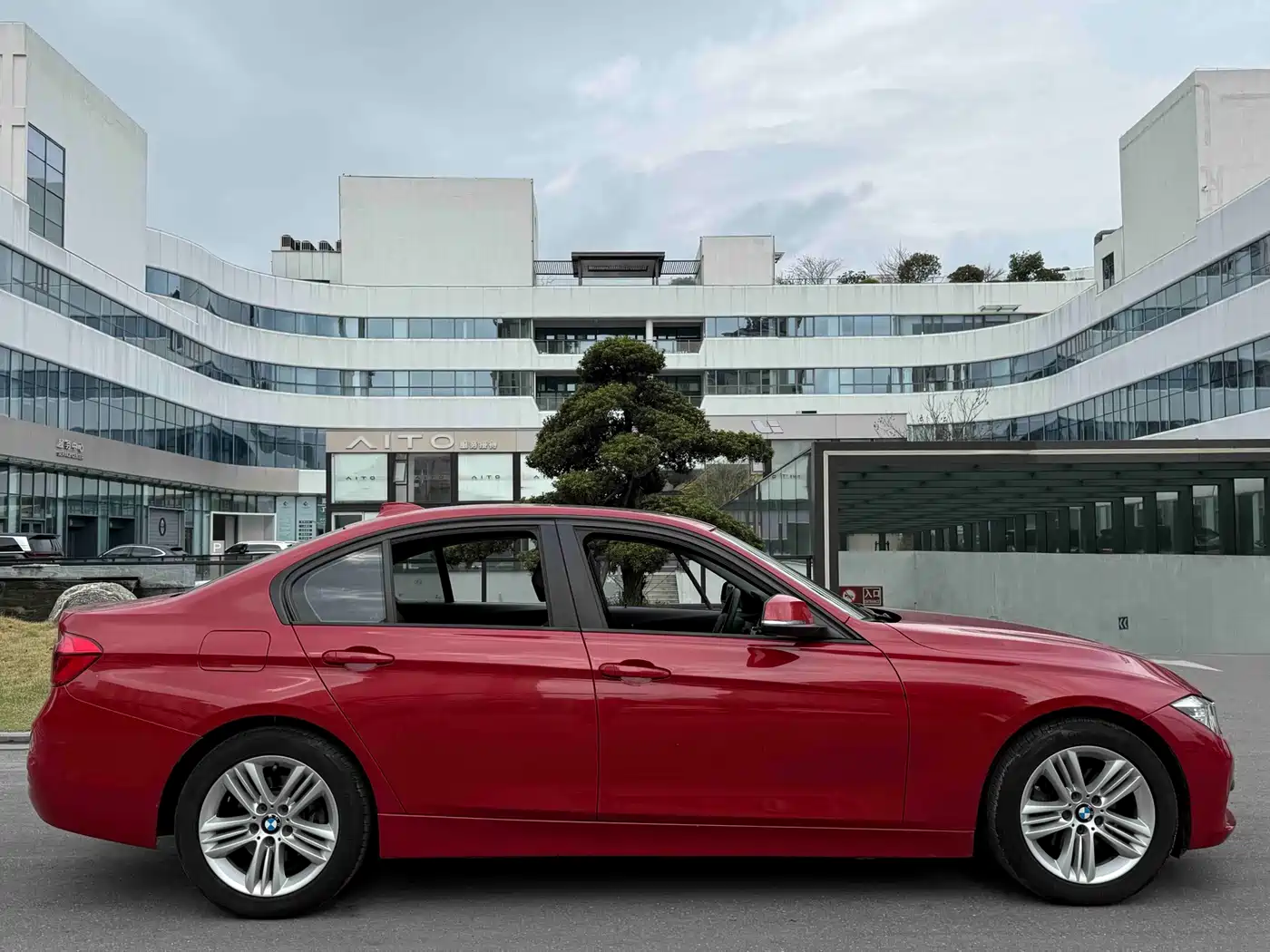 BMW 3 Series 2016 320i Fashion Model фото 14