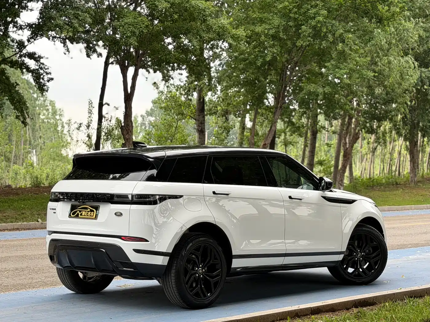 Land Rover Range Rover Evoque 2022 Range Rover Evoque L 249PS R-Dynamic Luxury Edition фото 7
