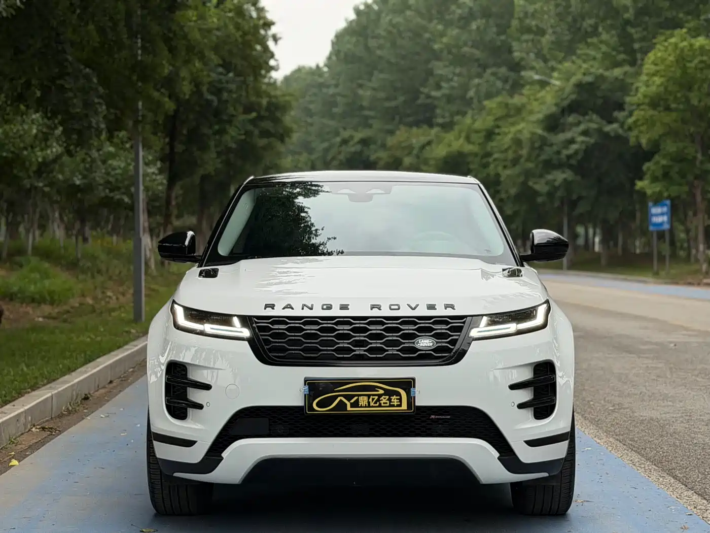 Land Rover Range Rover Evoque 2022 Range Rover Evoque L 249PS R-Dynamic Luxury Edition фото 2