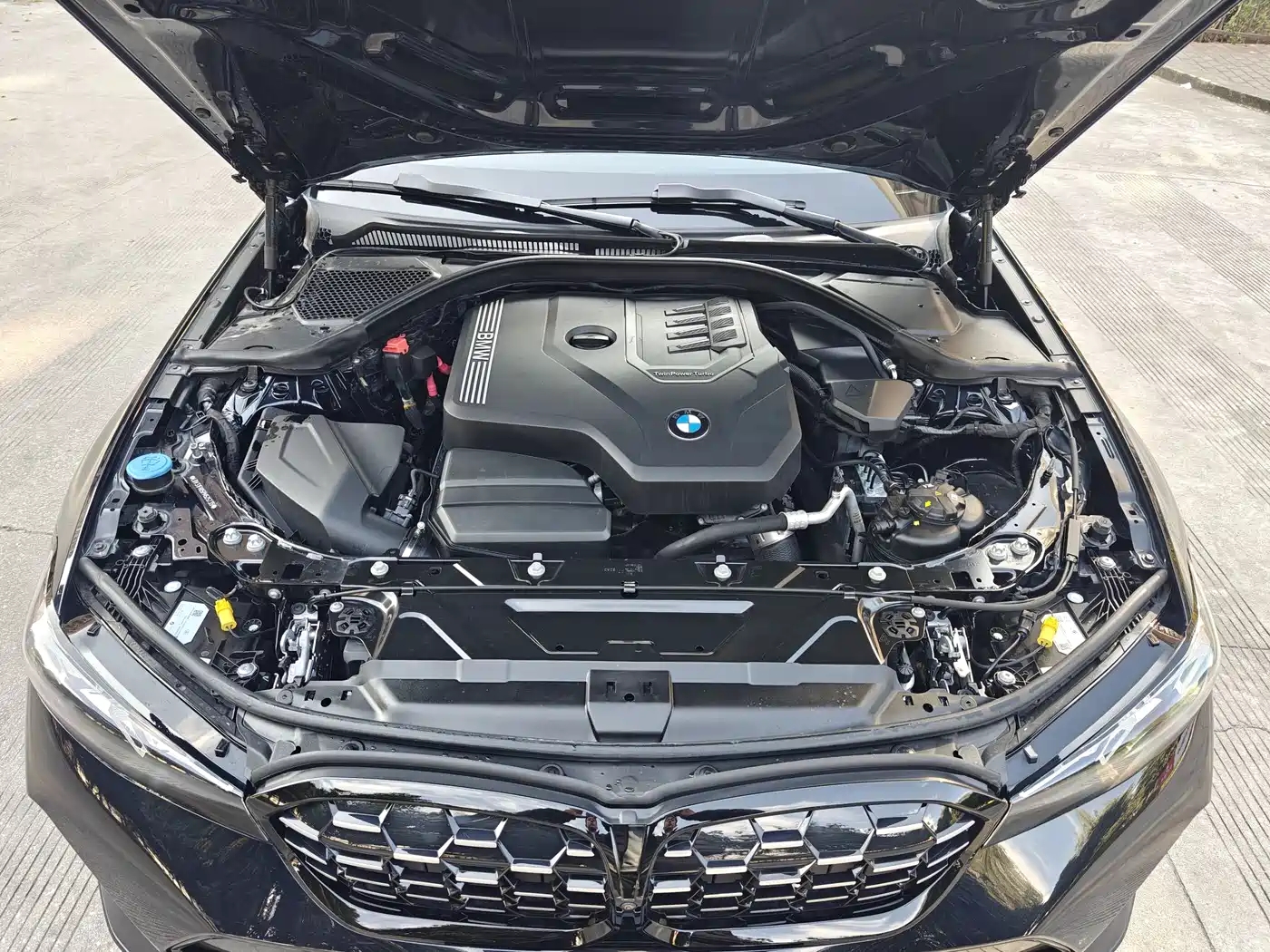 BMW 3 Series 2023 325Li M Sport Black Night Package фото 21