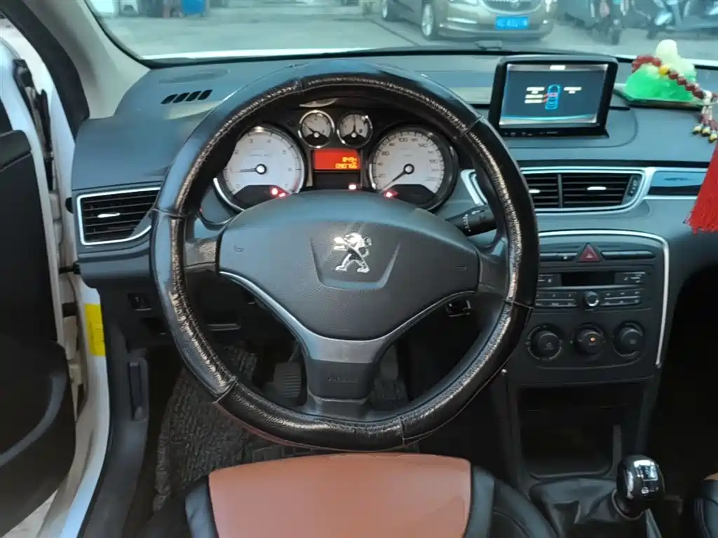 Peugeot 308 2014 Model Joy Edition Classic 1.6L Manual Superior Style фото 11