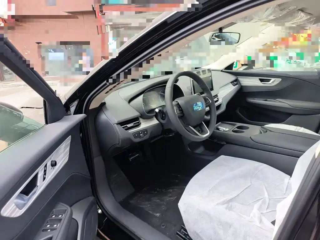 Hongqi E-QM5 2026 2025 Model 500km Travel Edition