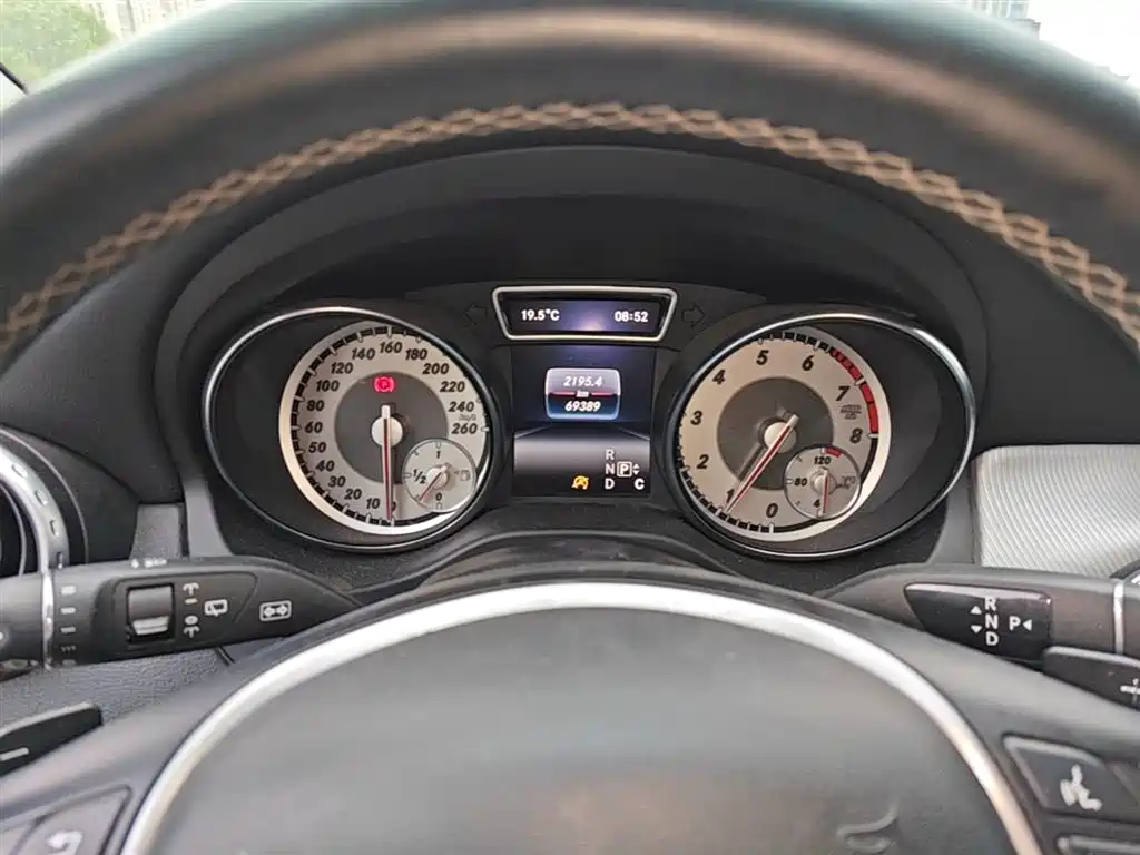 Mercedes-Benz GLA 2016 GLA 200 Dynamic фото 12
