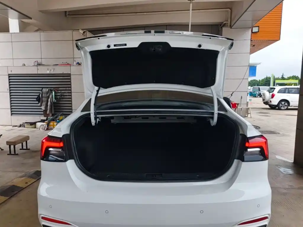 Roewe i6 MAX EV 2024 2023 EV 420 Sunroof Special Edition