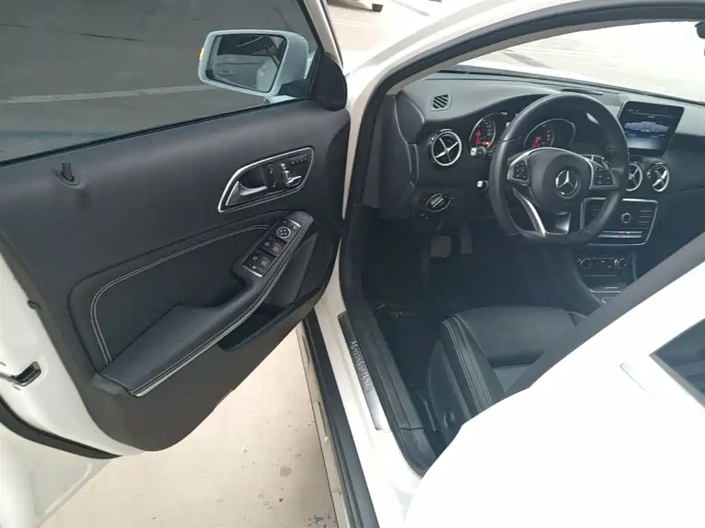 Mercedes-Benz GLA 2019 GLA 200 Dynamic фото 16