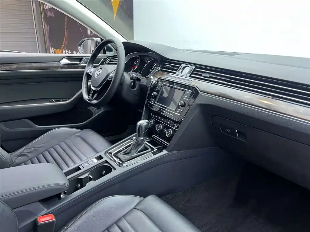 Volkswagen Magotan 2018 Facelift 330TSI DSG Luxury фото 22