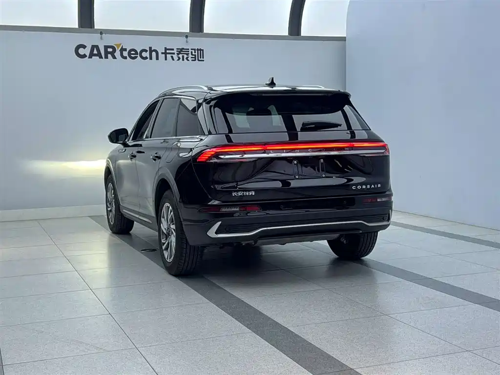 2025 Lincoln Adventurer
