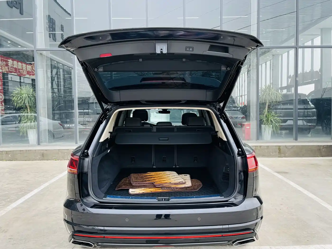 VOLKSWAGEN TOUAREG