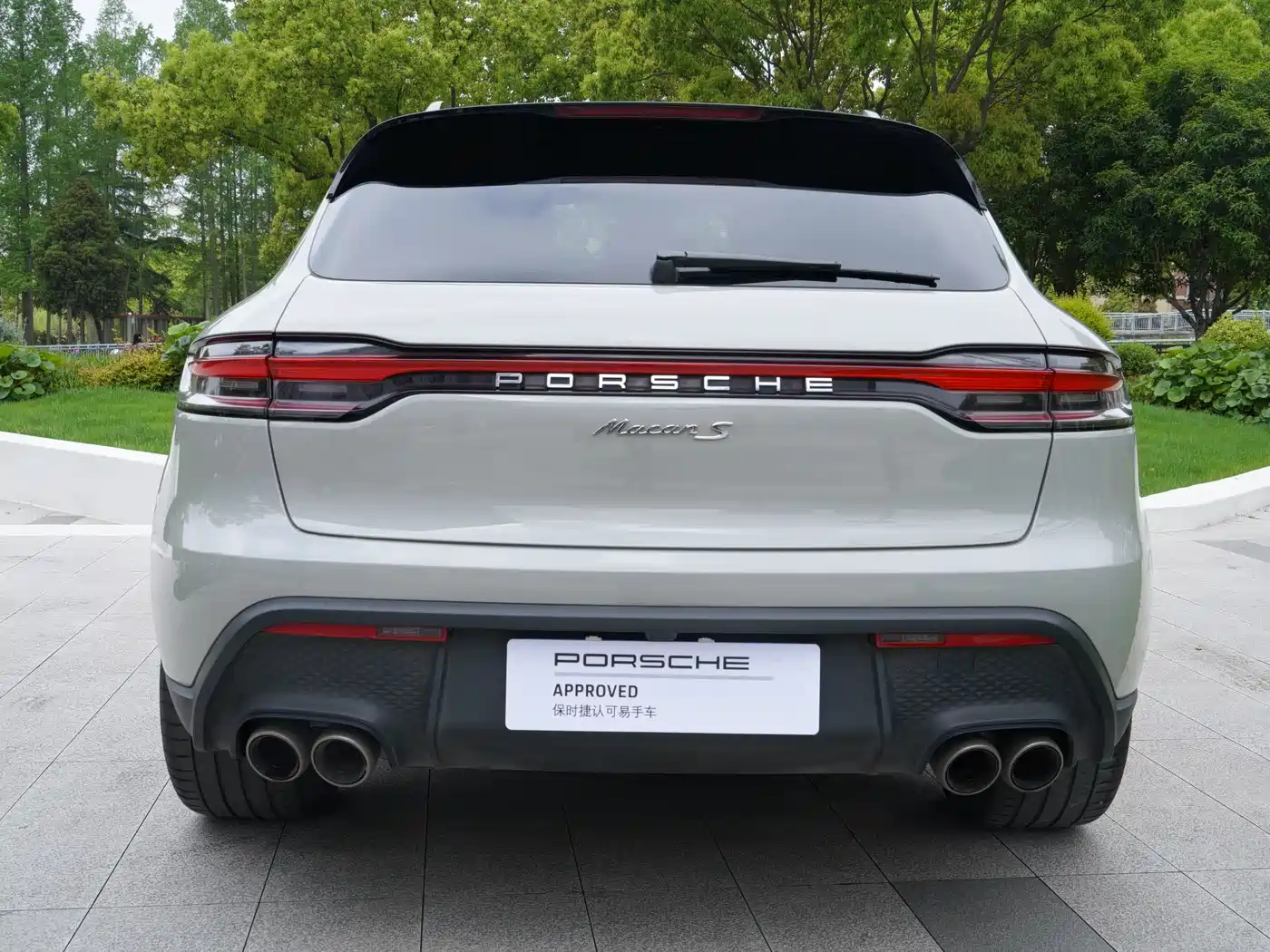 PORSCHE MACAN