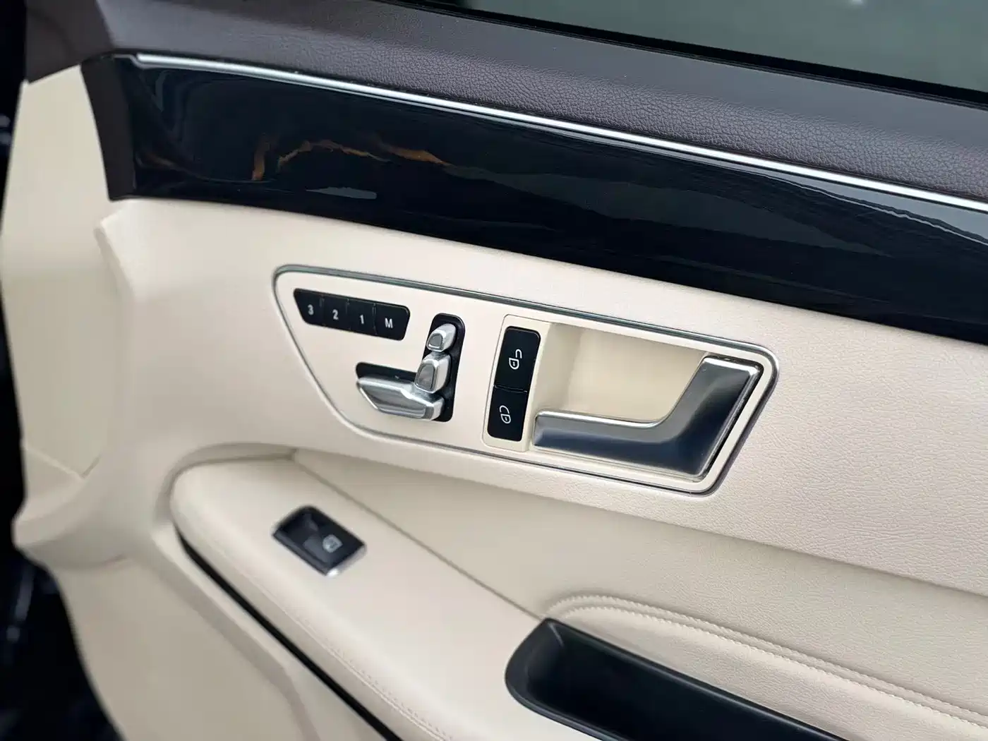 Mercedes-Benz E-Class 2015 E 260 L Sport фото 22