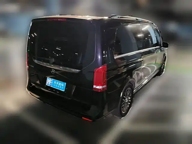 Mercedes-Benz V-Class 2018 V 260 L Premium Long Wheelbase Edition China VI — фото 2