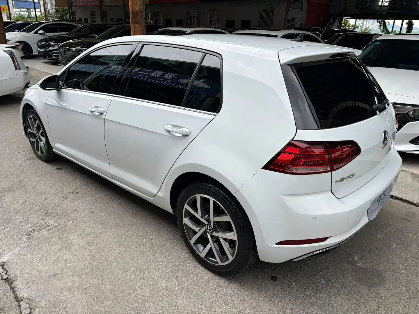 صورة 9 - Volkswagen Golf