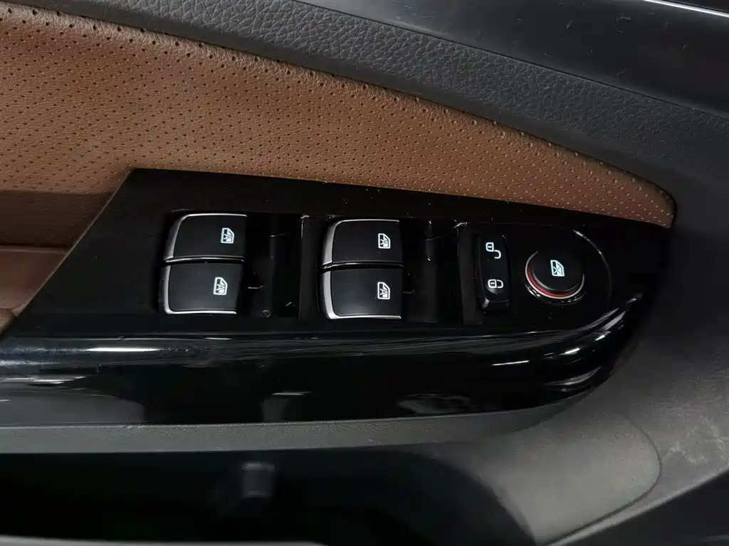 BYD Tang New Energy 2017 2.0T Tang 100 фото 9