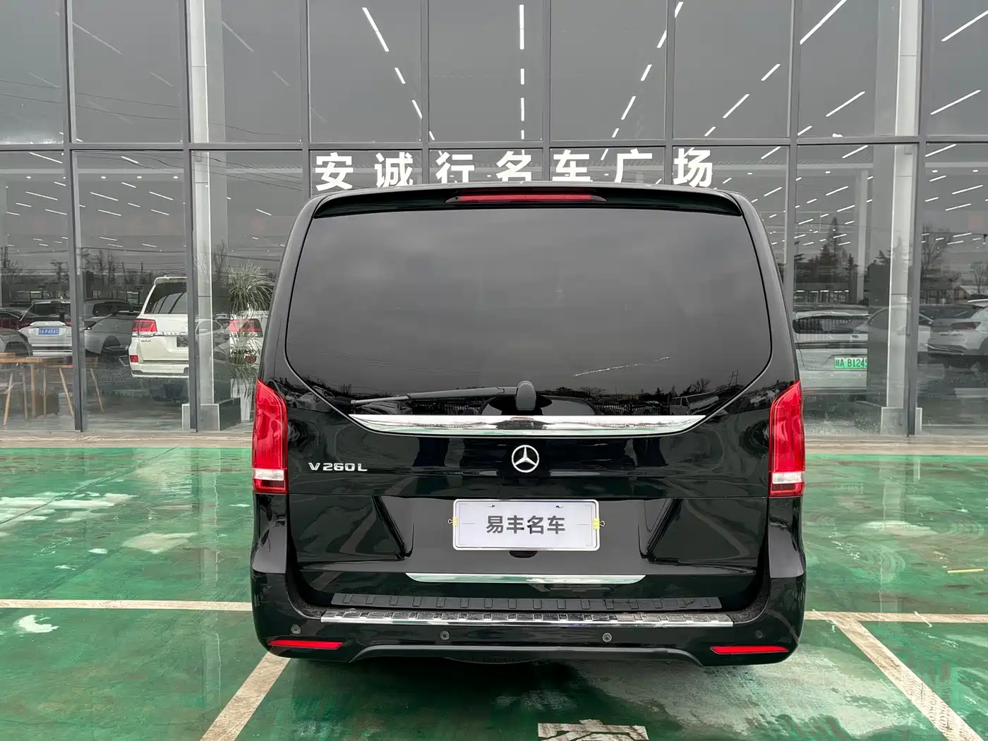 Mercedes-Benz V-Class 2022 V 260 L Long Wheelbase Luxury Edition фото 18