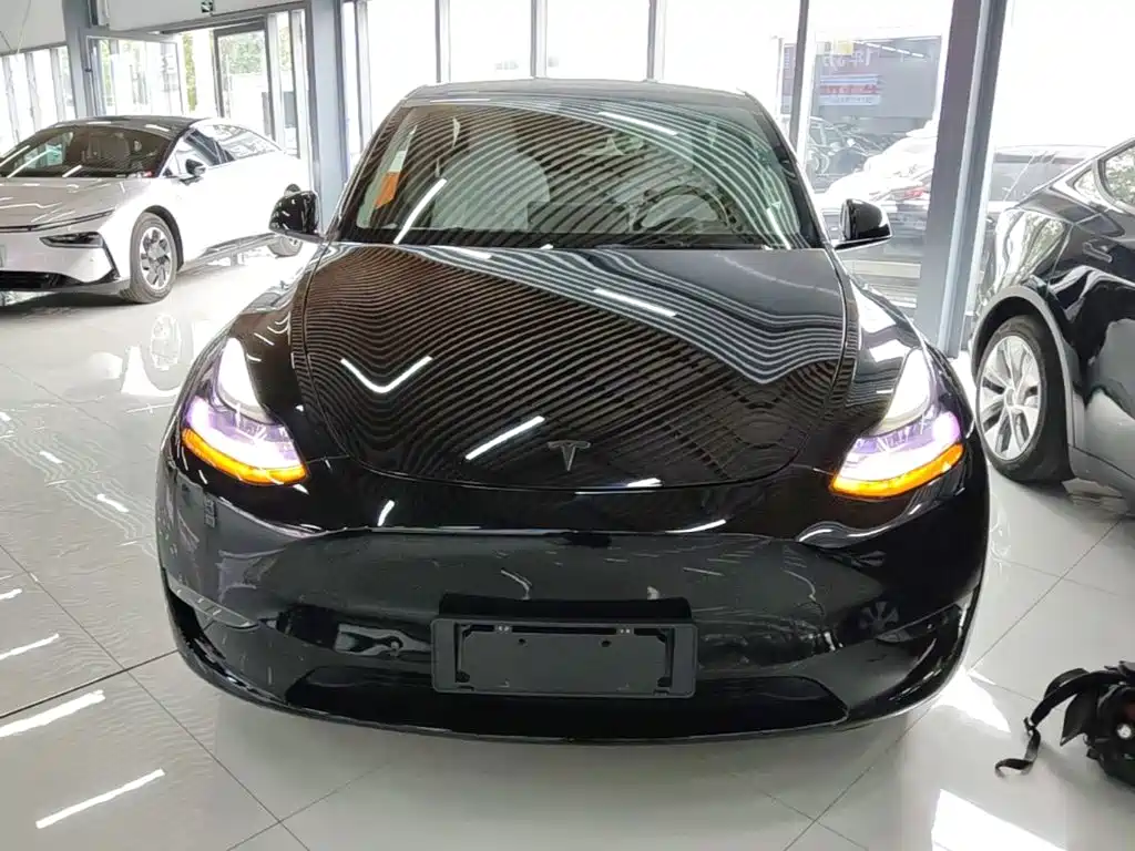 Фото 3 - Tesla Model Y