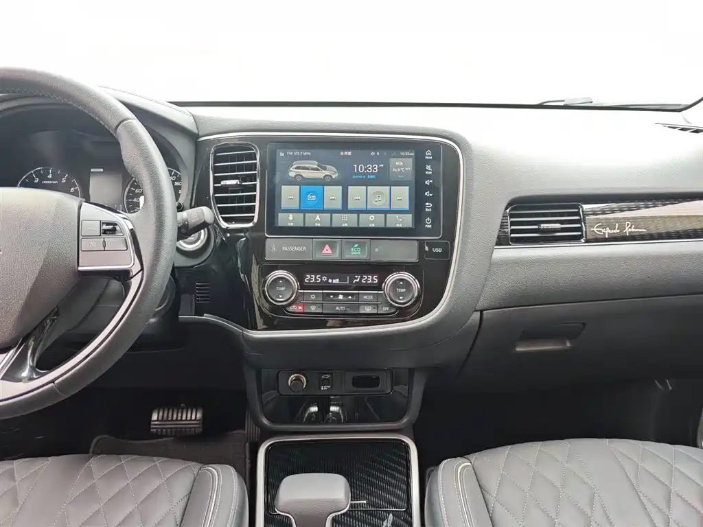 Mitsubishi Outlander 2022 2021 2.4L 4WD Deluxe Edition 7-Seater