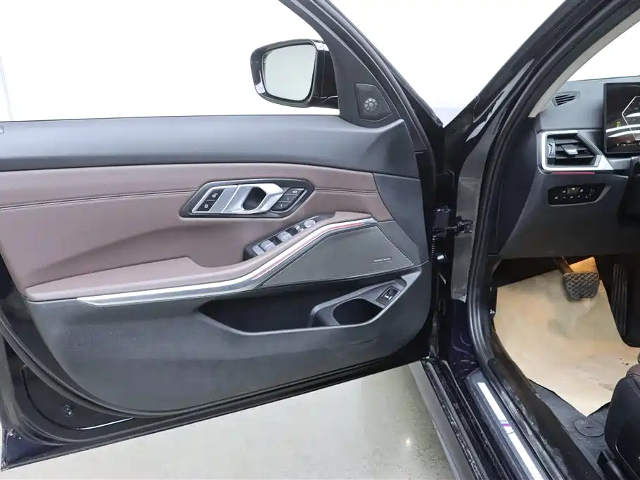 BMW 3 Series 2024 325Li M Sport Shadowline Package фото 11