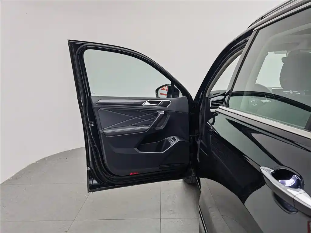 Volkswagen Tiguan L PHEV 2023 430PHEV Plug-in Hybrid Premium фото 8