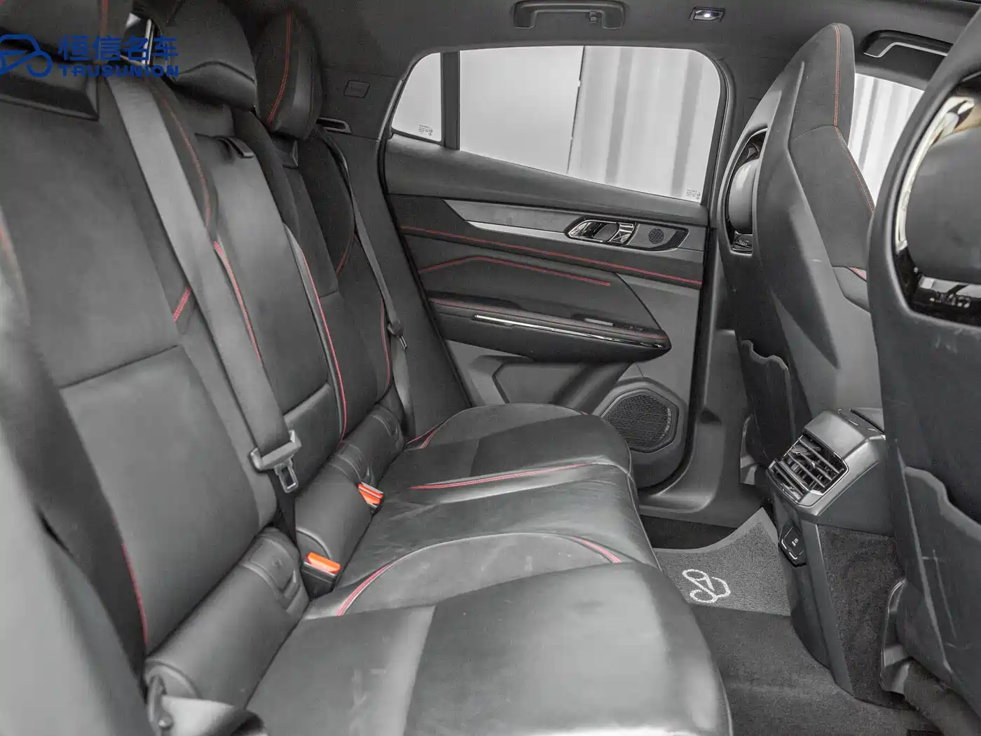 Lynk & Co 05 2020 2.0TD 4WD Halo Edition фото 15