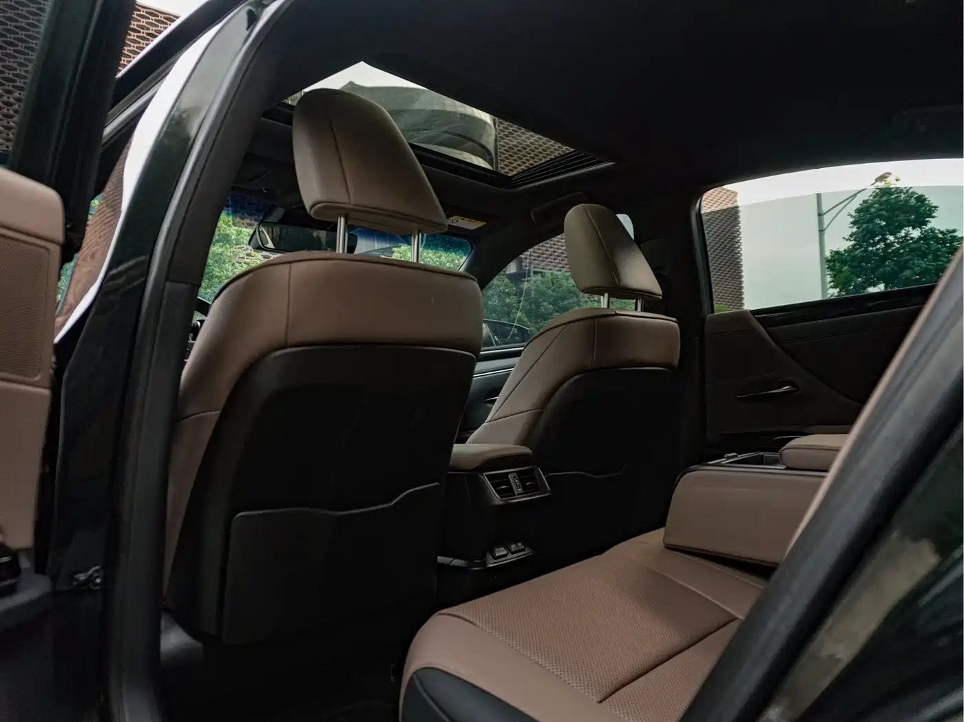 Lexus ES 2022 300h Excellence Edition фото 19