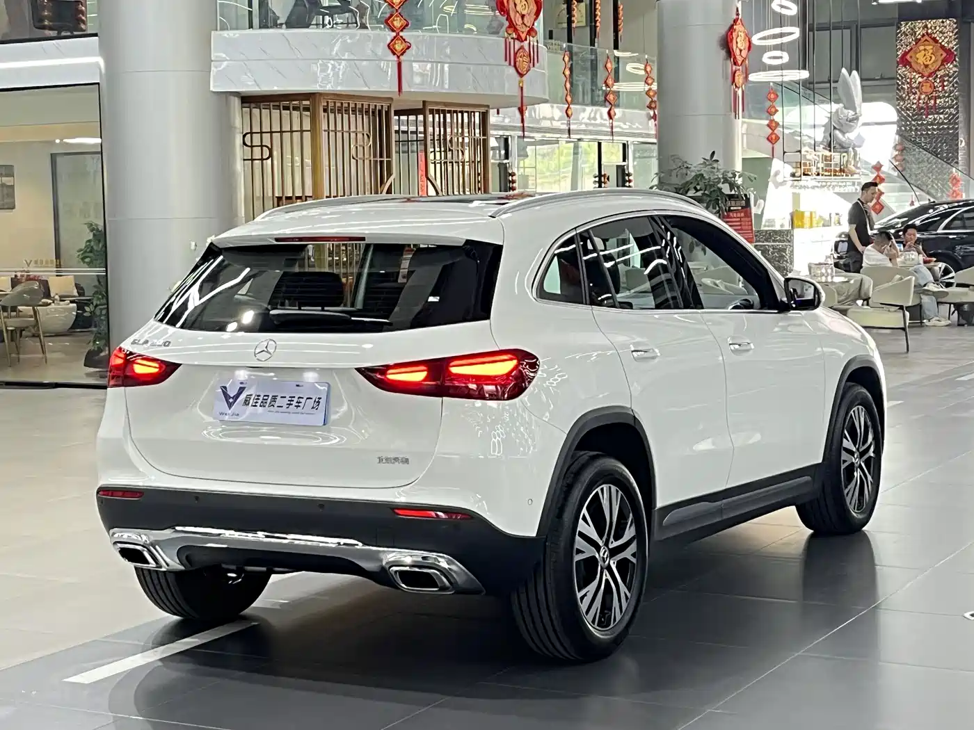 MERCEDES-BENZ GLA